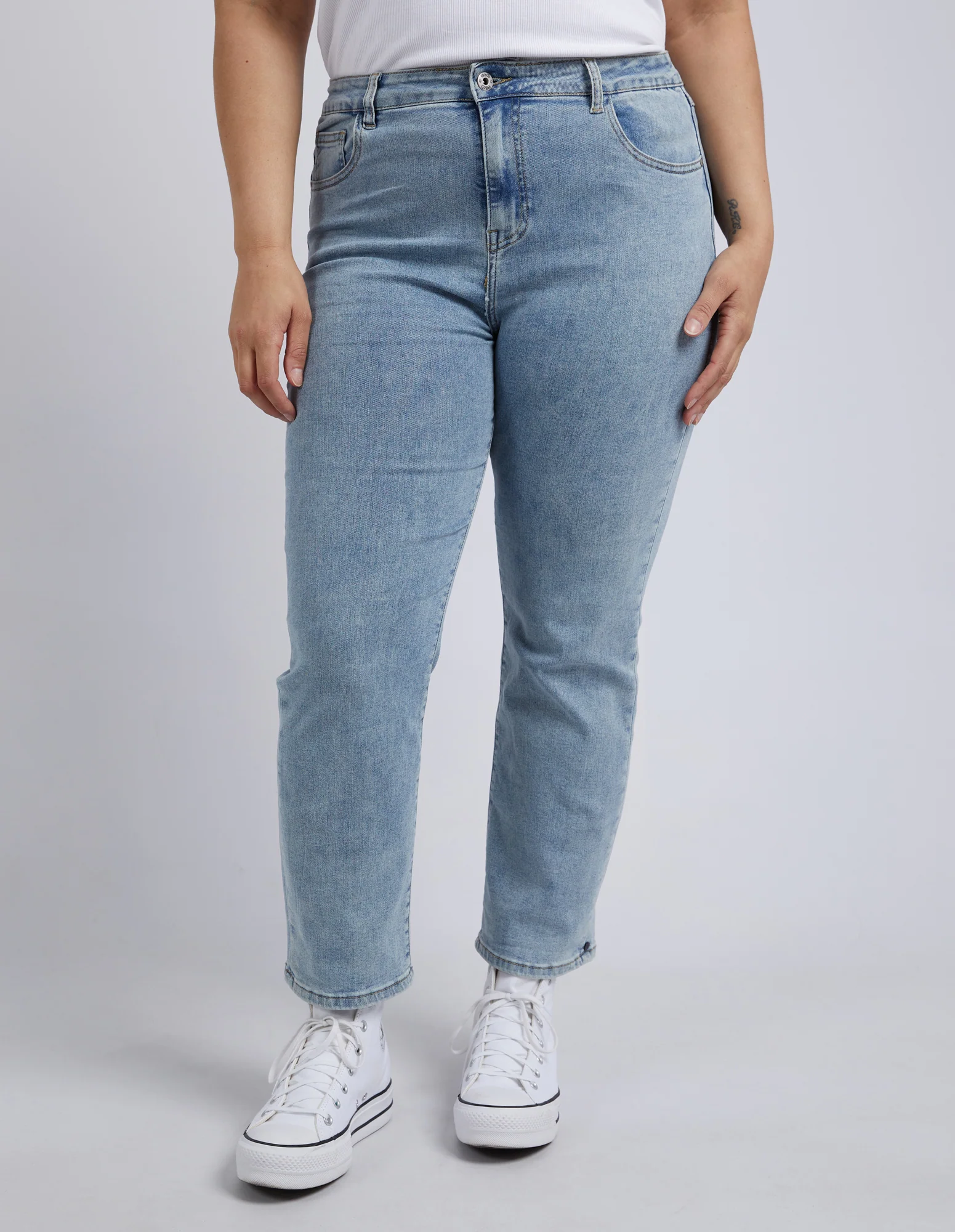 Ada Straight Leg Jean Light Blue Wash - Image 8