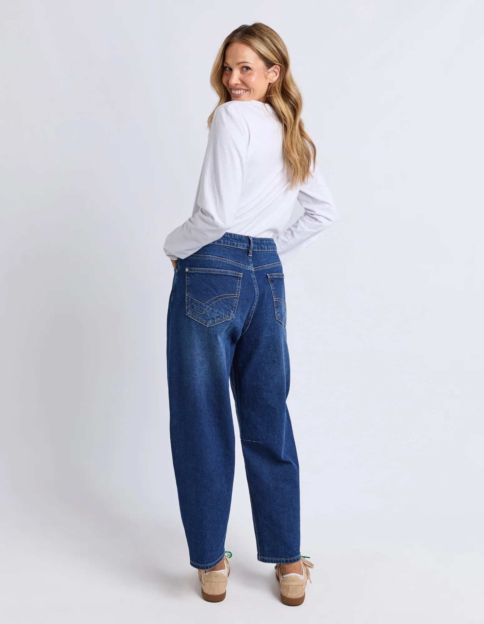 Bessie Barrel Leg Jean Dark Blue Wash - Image 3