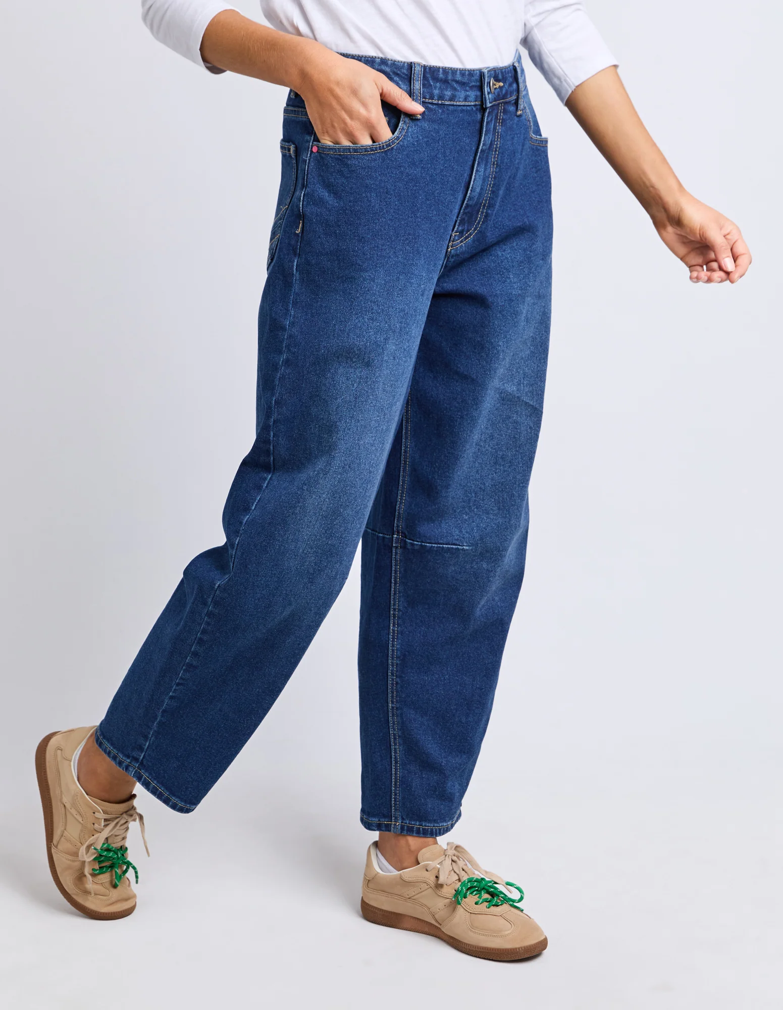 Bessie Barrel Leg Jean Dark Blue Wash - Image 4