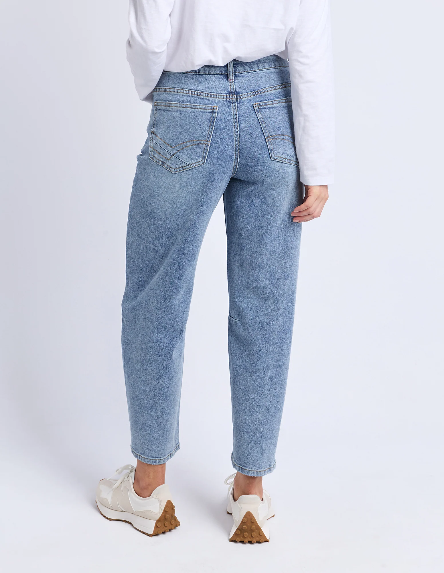 Bessie Barrel Leg Jean Mid Blue Wash - Image 3