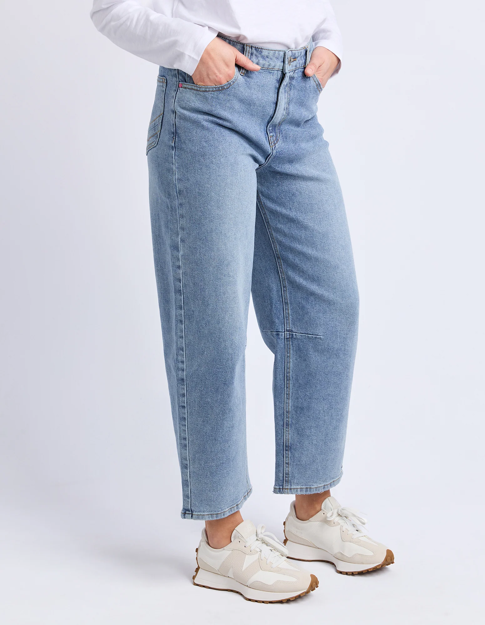 Bessie Barrel Leg Jean Mid Blue Wash - Image 4
