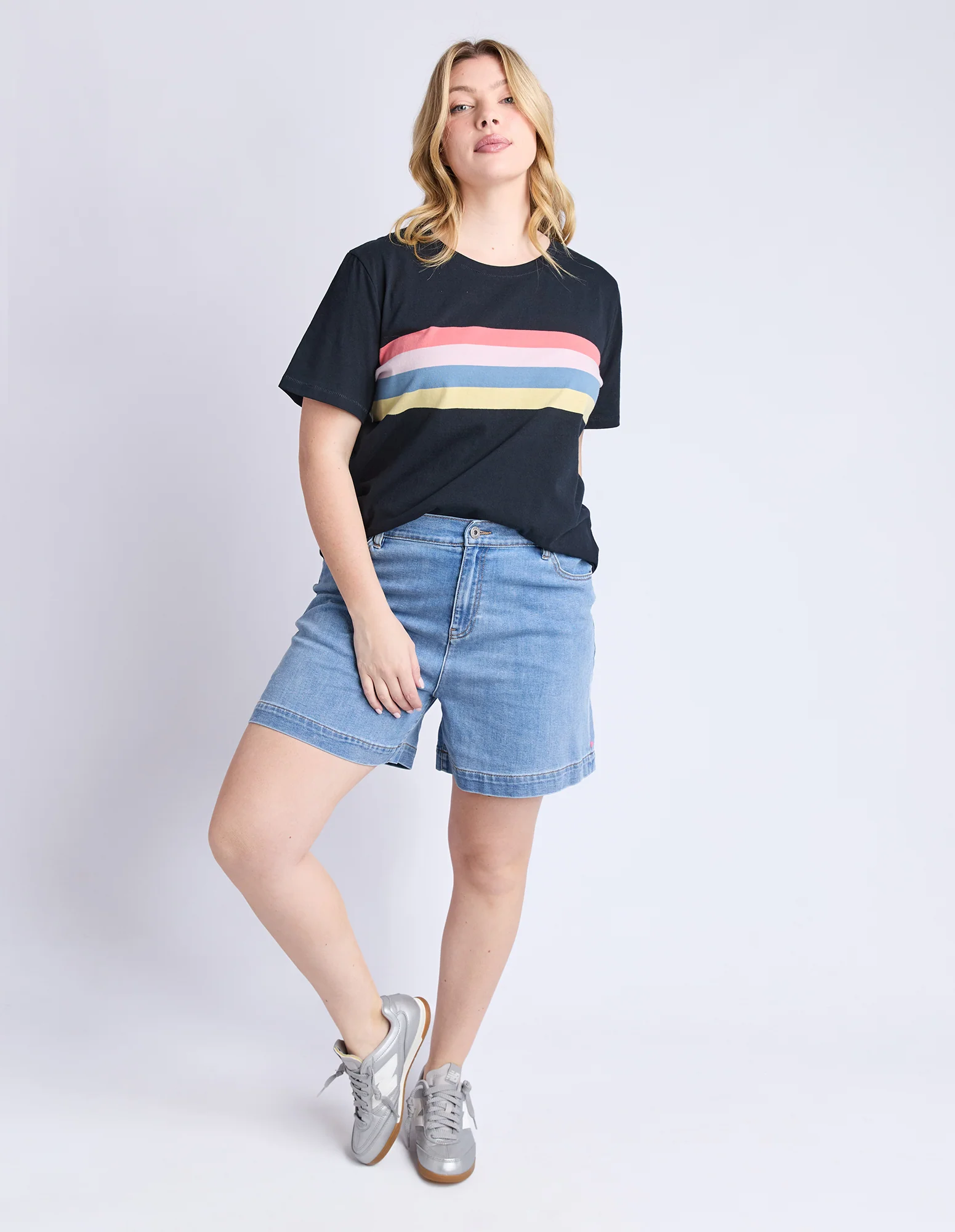 Birdie Denim Short Light Blue Wash - Image 3