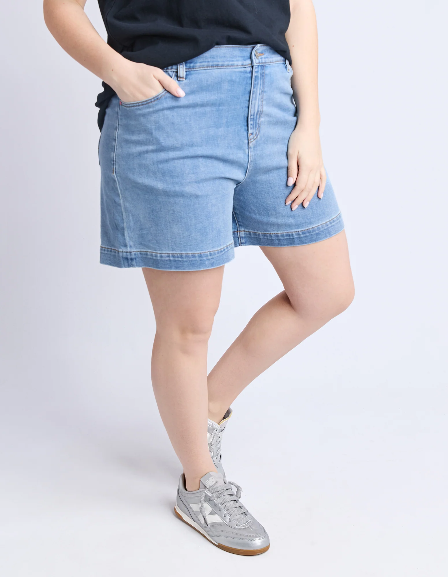 Birdie Denim Short Light Blue Wash - Image 5