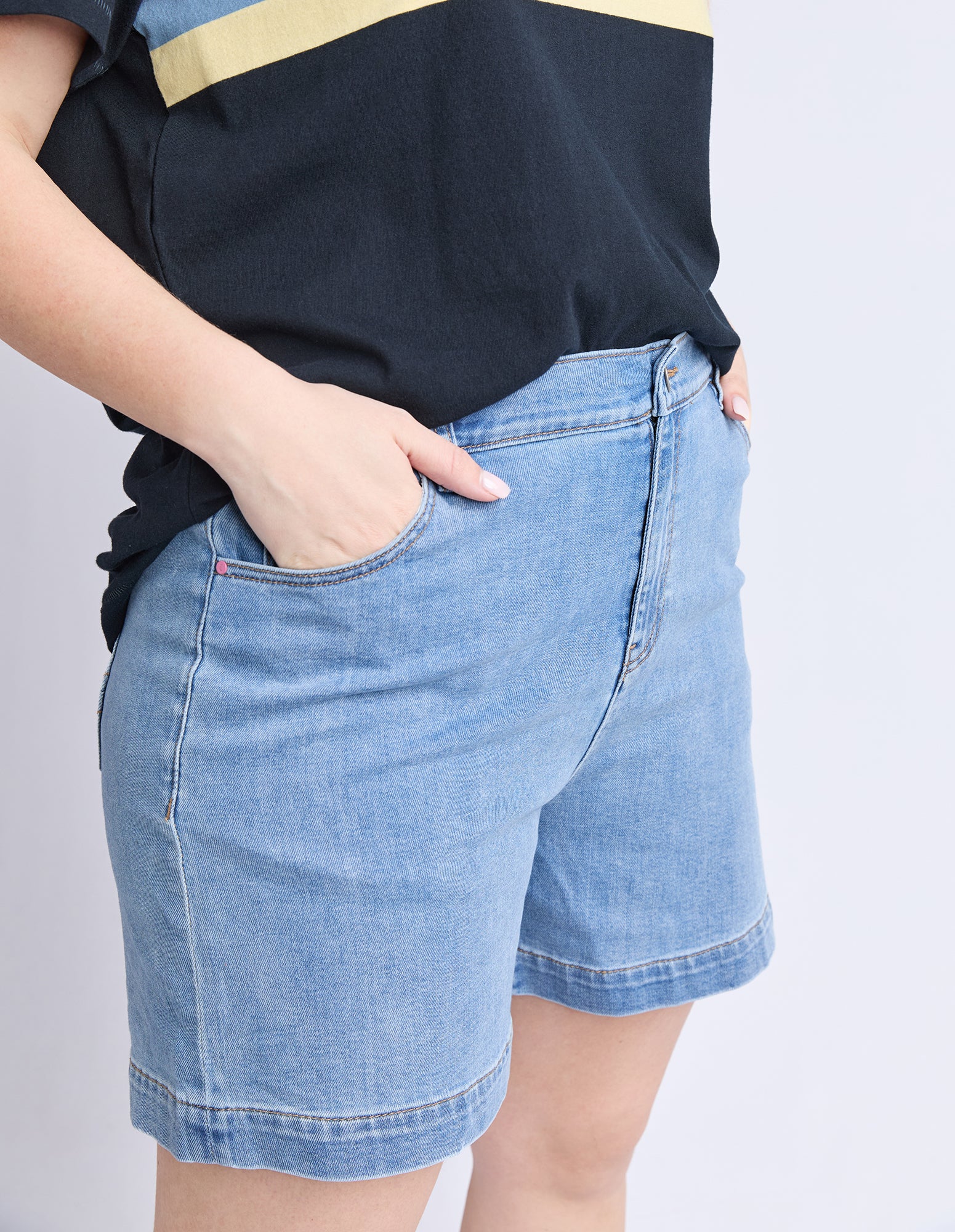 Birdie Denim Short Light Blue Wash - Image 6