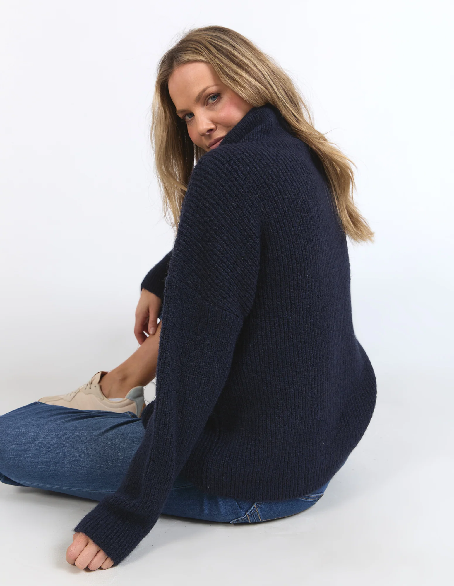 Bron Button Knit Dark Sapphire - Image 11