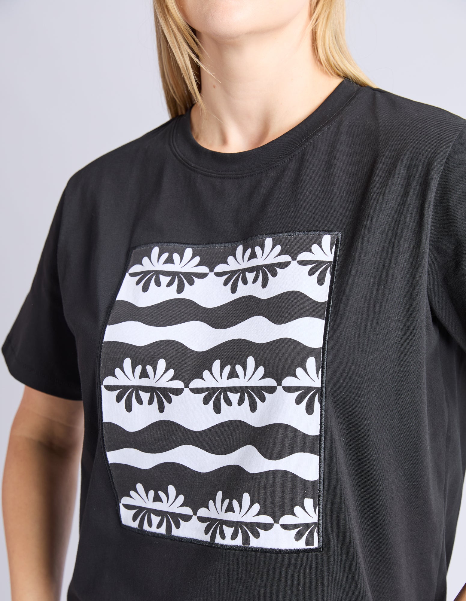 Casa Tee Black - Image 5
