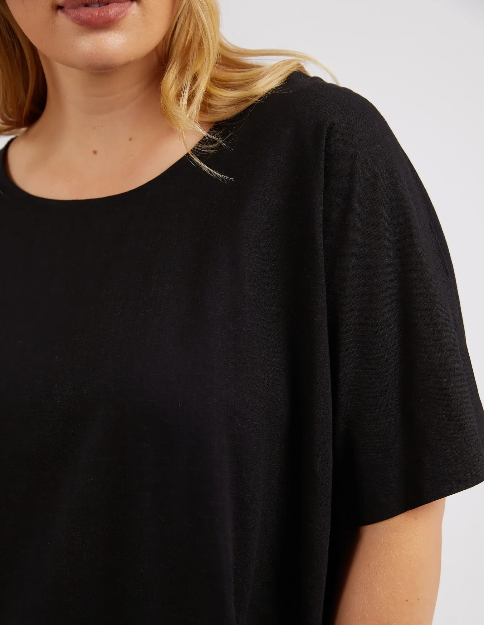 Curtis Woven Tee Black - Image 10
