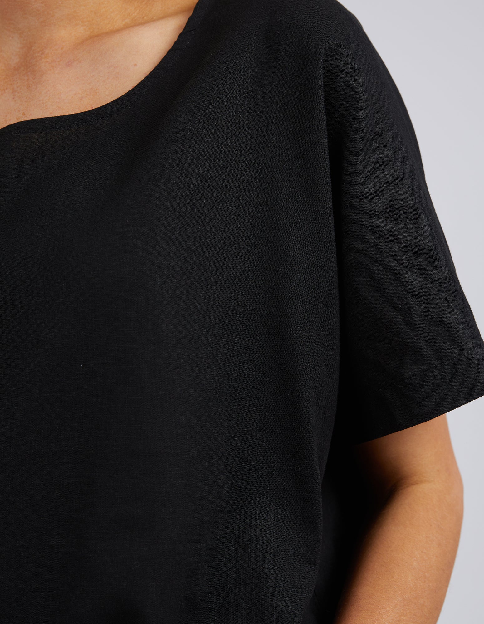 Curtis Woven Tee Black - Image 5