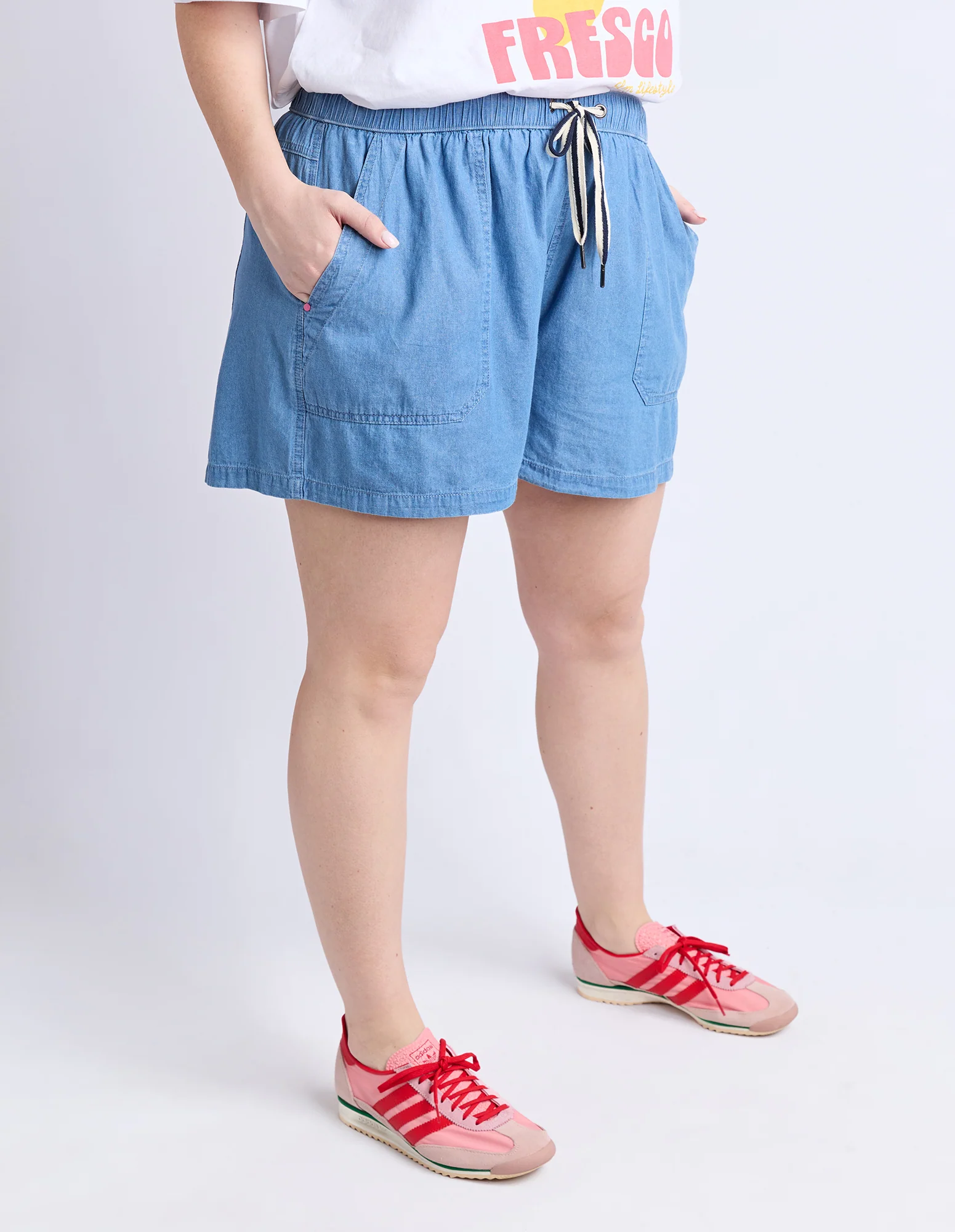 Elliot Chambray Short Mid Blue Wash - Image 5