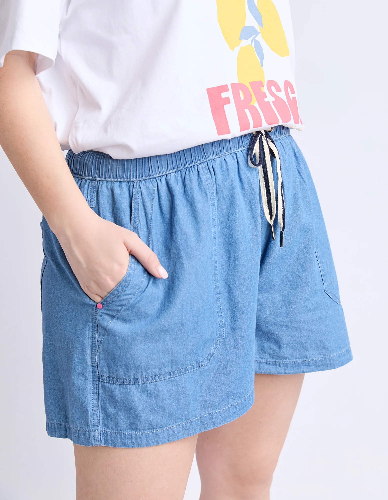 Elliot Chambray Short Mid Blue Wash - Image 6