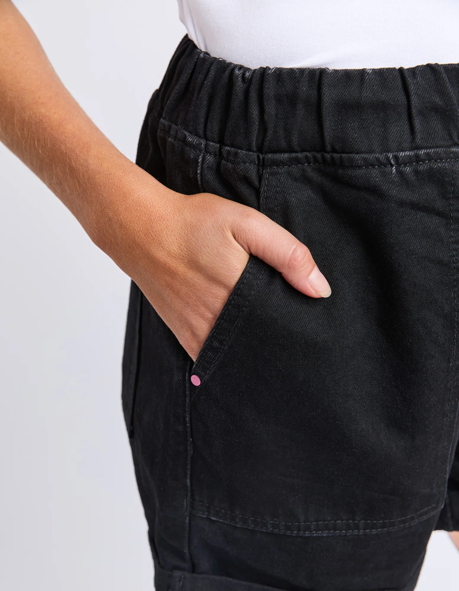 Emma Relaxed Short Black - Image 9