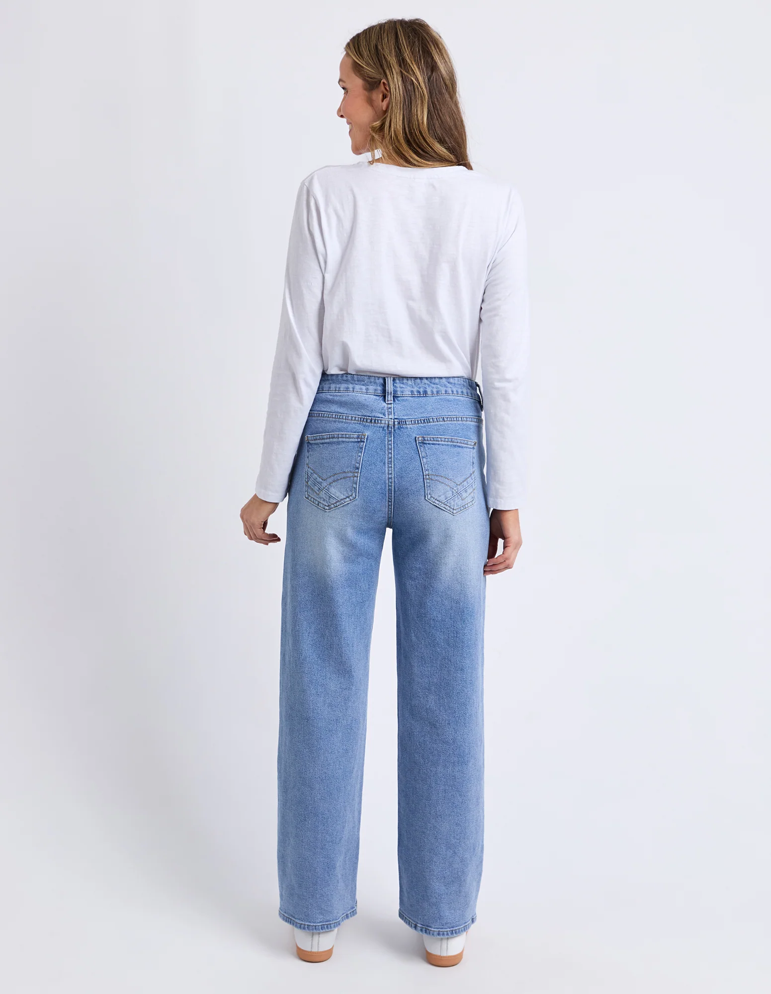 Evie Straight Leg Jean Mid Blue Wash - Image 3