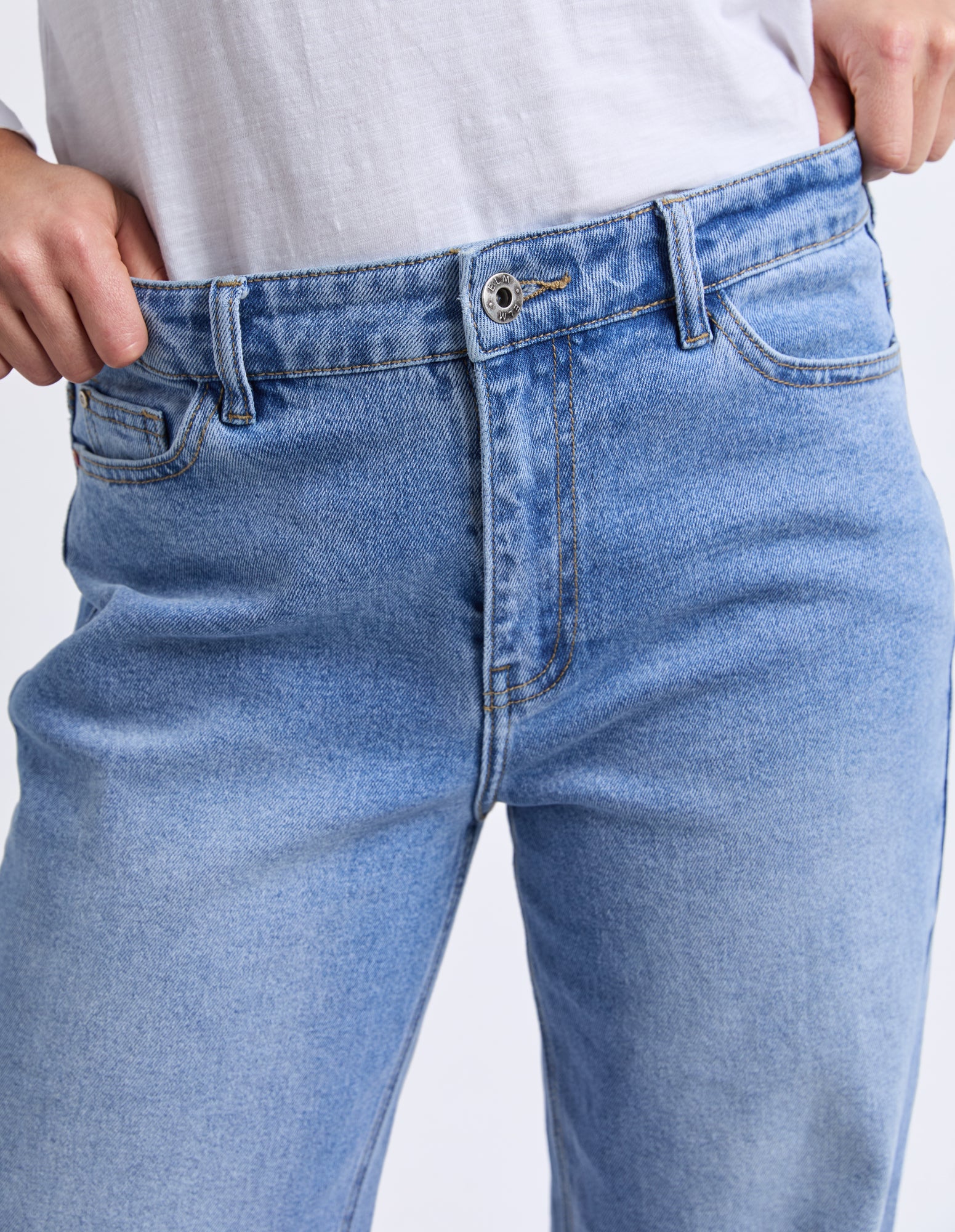Evie Straight Leg Jean Mid Blue Wash - Image 5