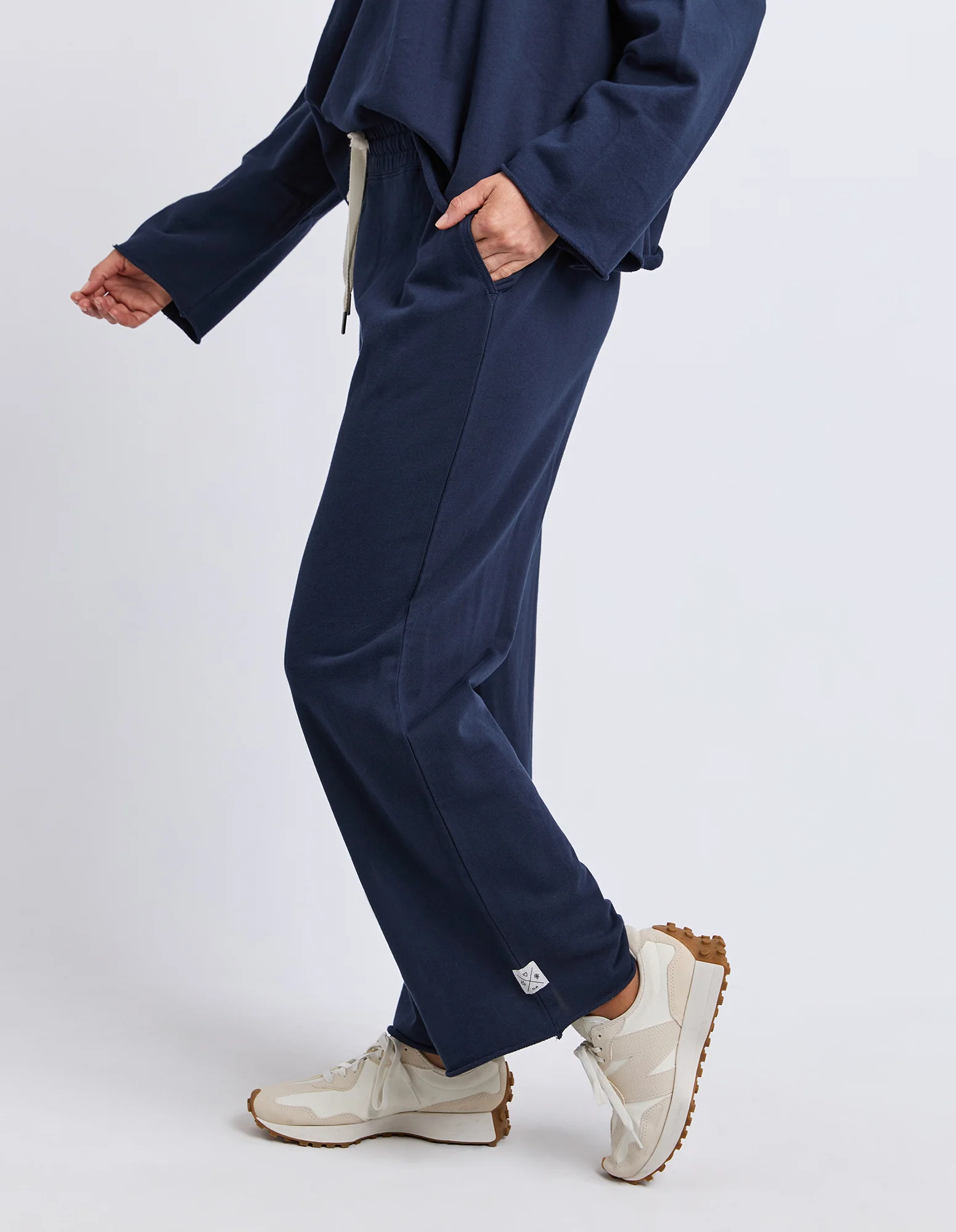 Gab Trackpant Dark Sapphire - Image 5