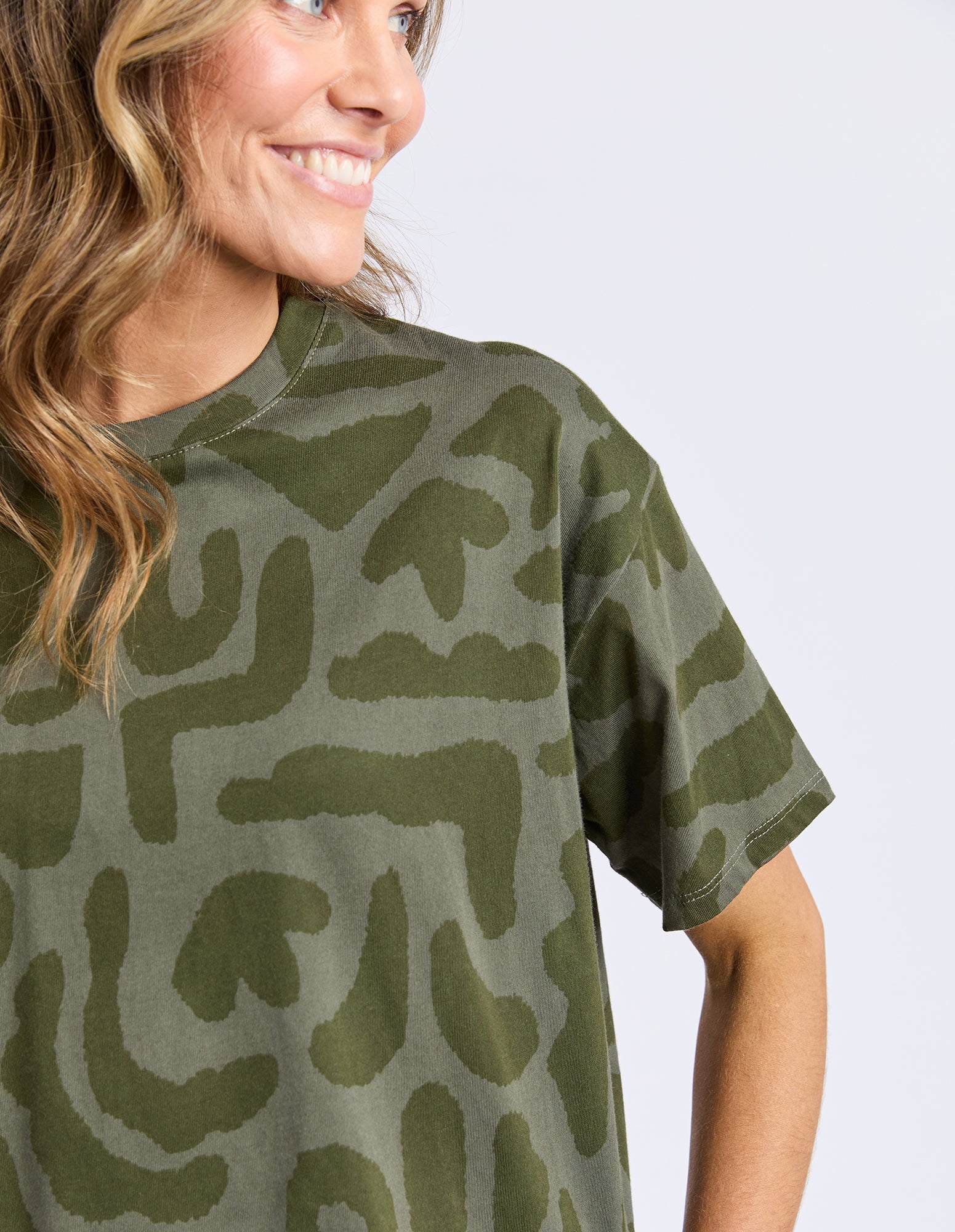 Gala Tee Clover Yardage Print - Image 5