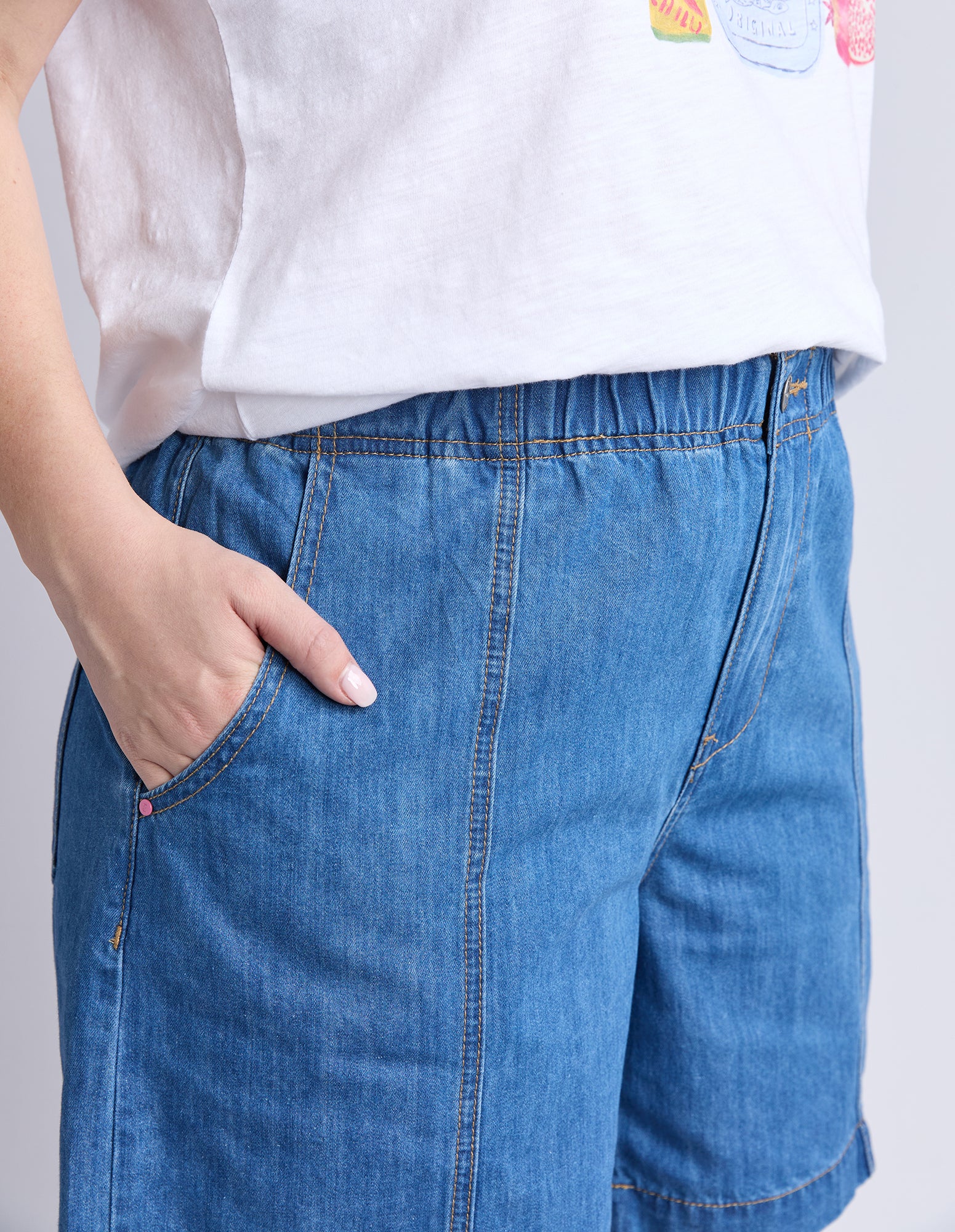 Jovie Denim Short Mid Blue Wash - Image 10