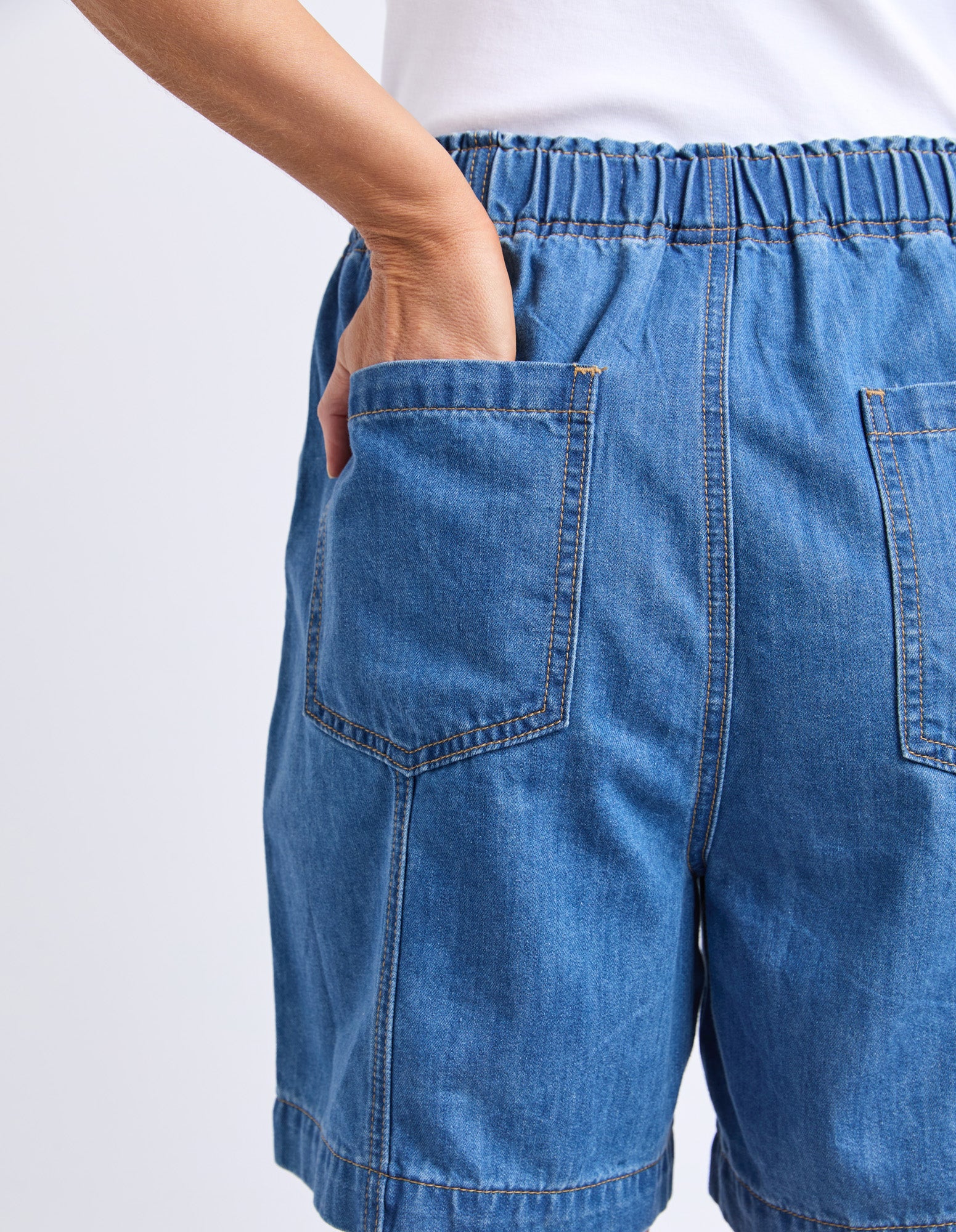 Jovie Denim Short Mid Blue Wash - Image 11
