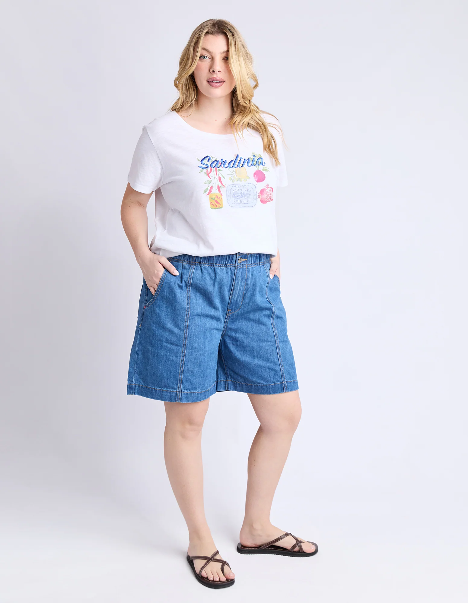 Jovie Denim Short Mid Blue Wash - Image 13