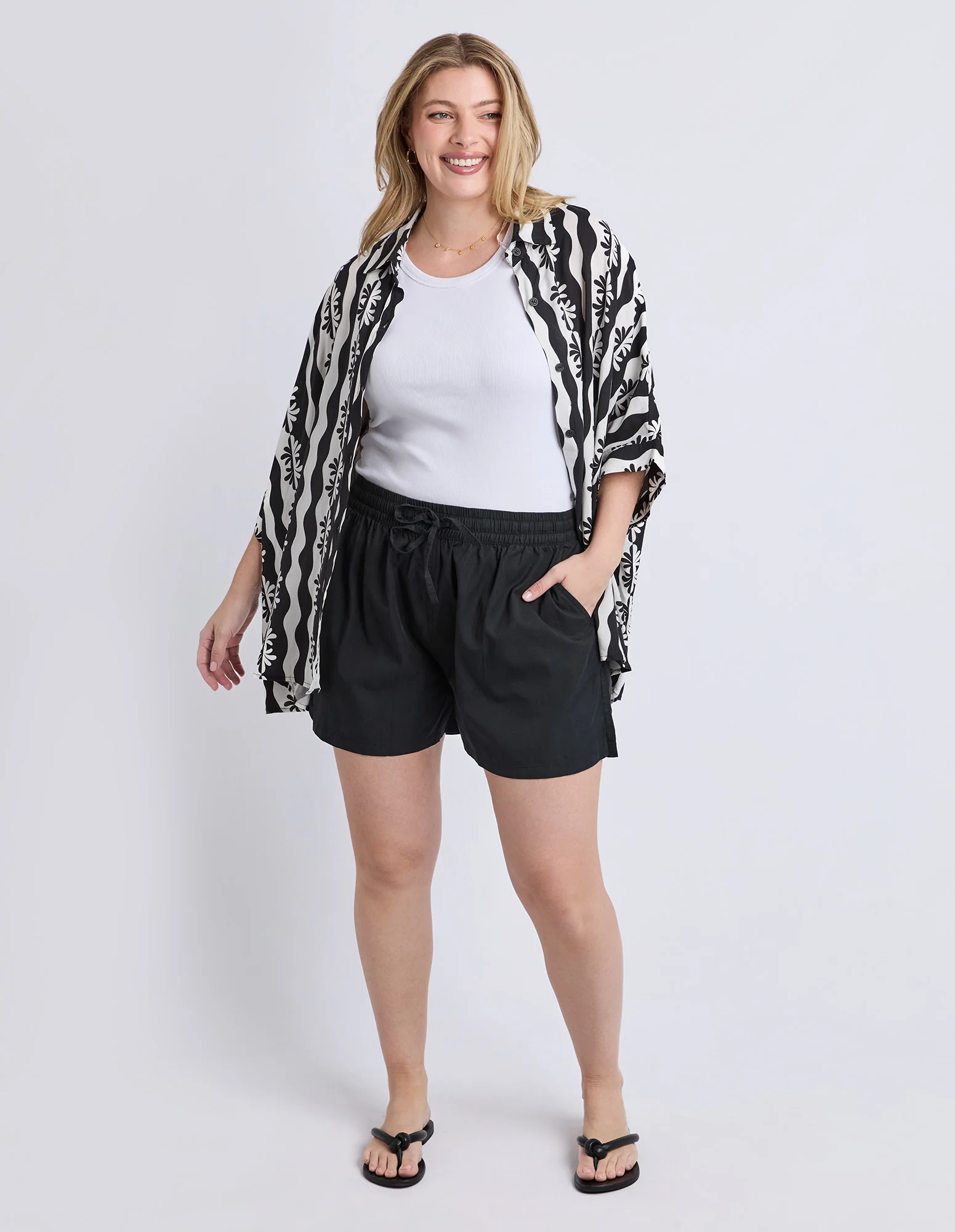 Lucinda Short Black - Image 3