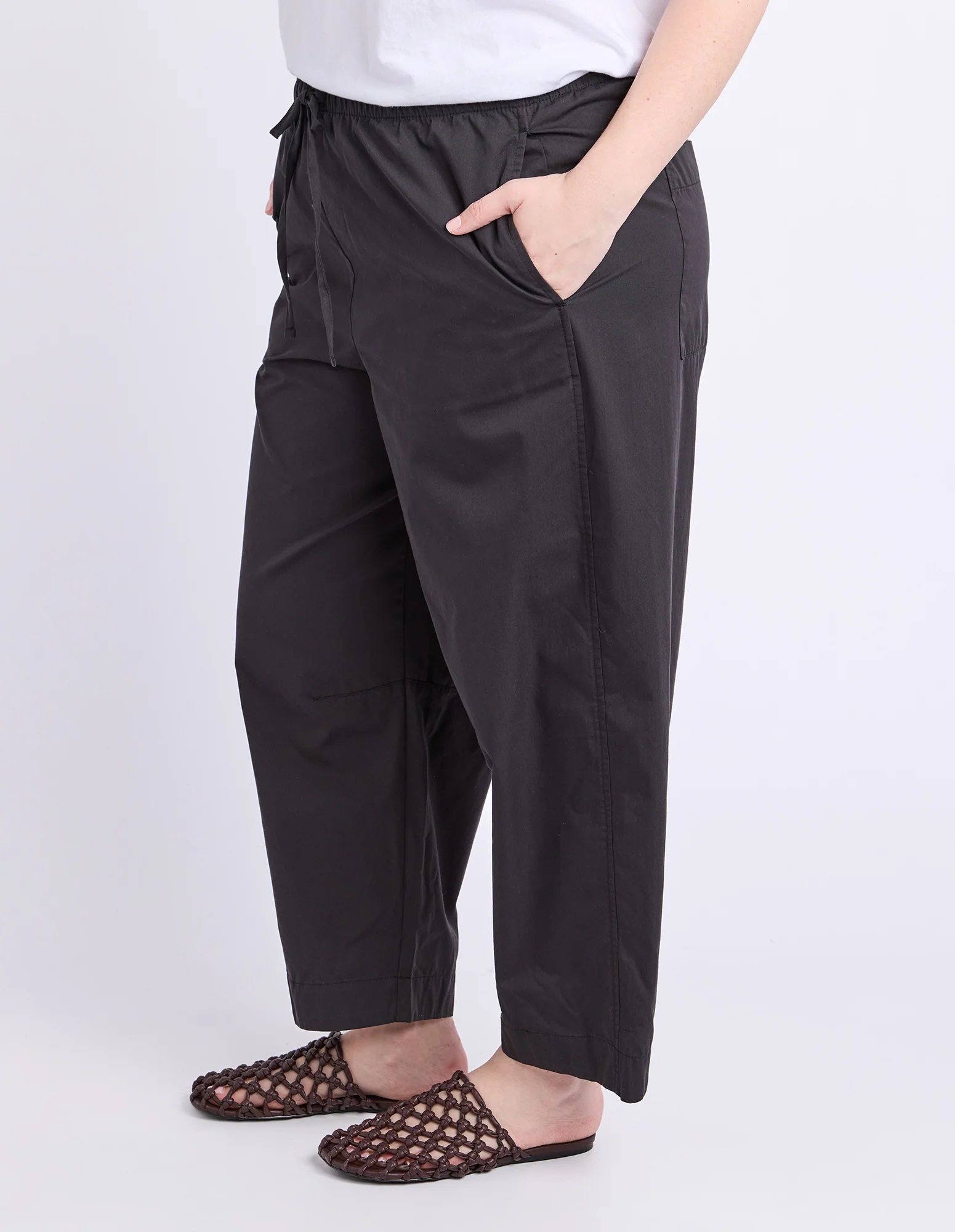 Lund Barrel Leg Pant Black - Image 5