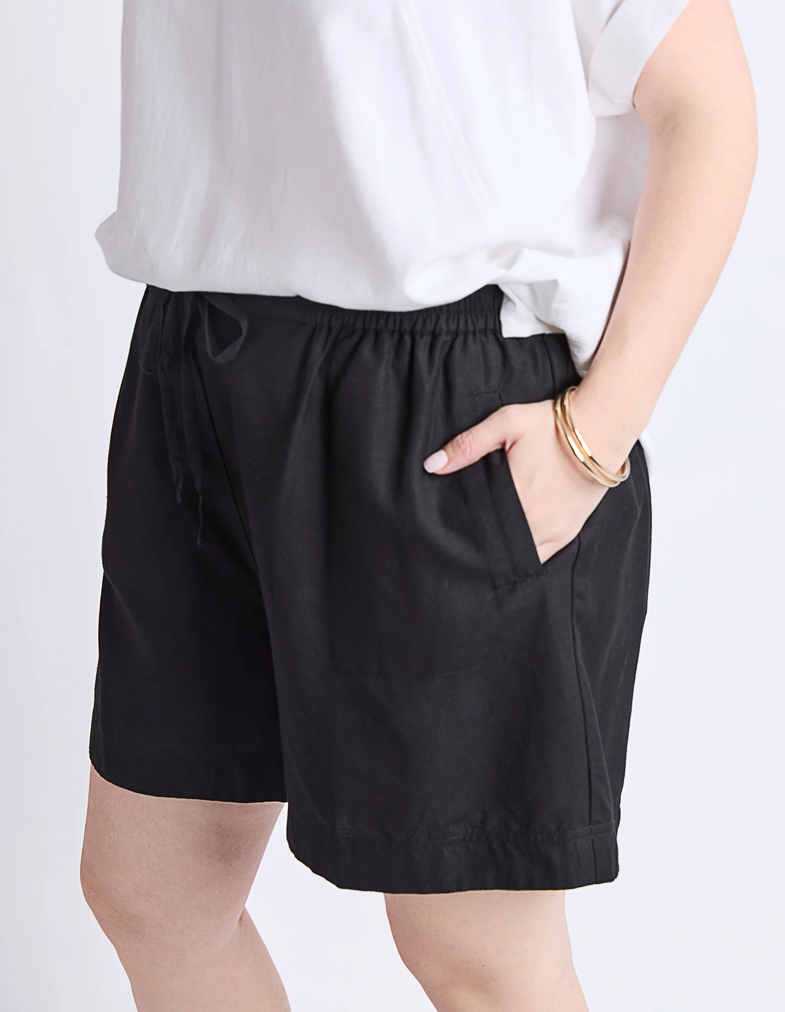 Margi Long Line Short Black - Image 5