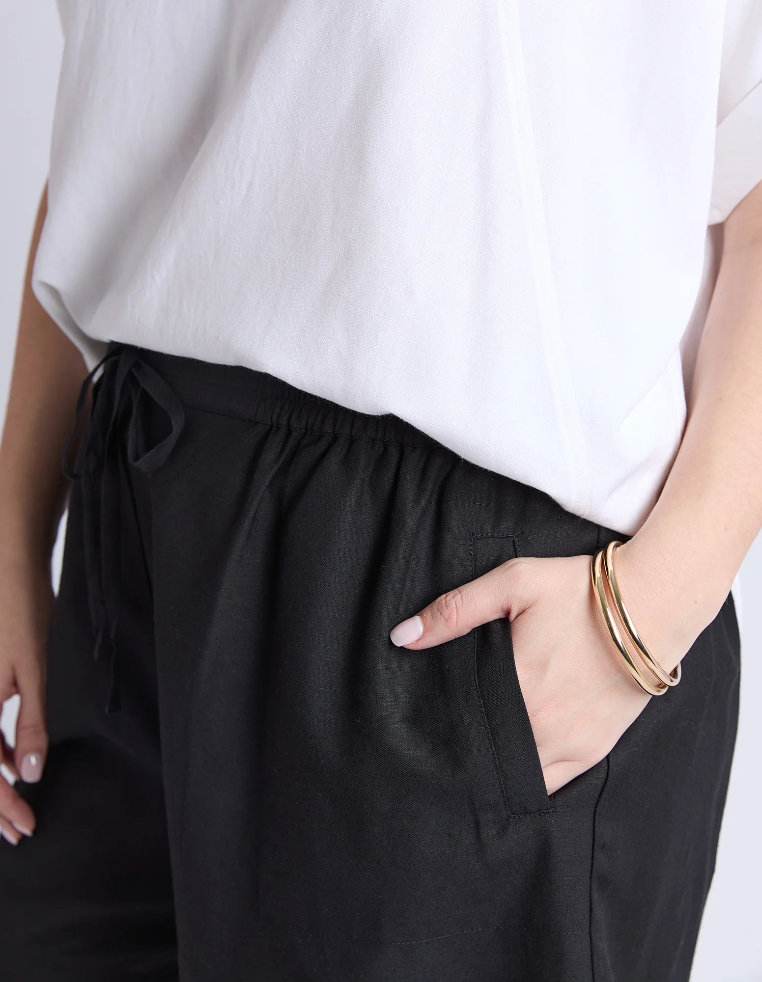 Margi Long Line Short Black - Image 6