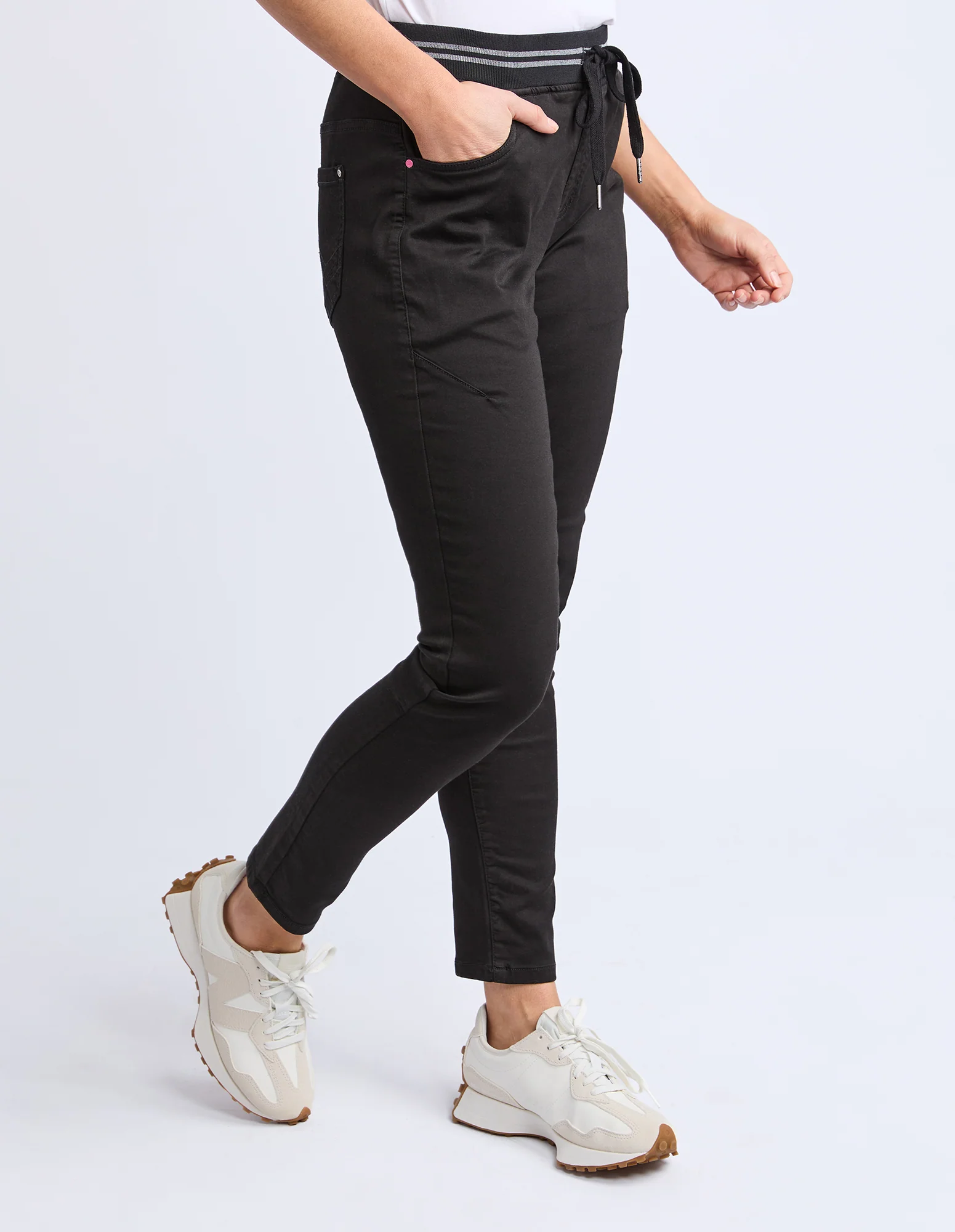 Margo Jogger Black - Image 4