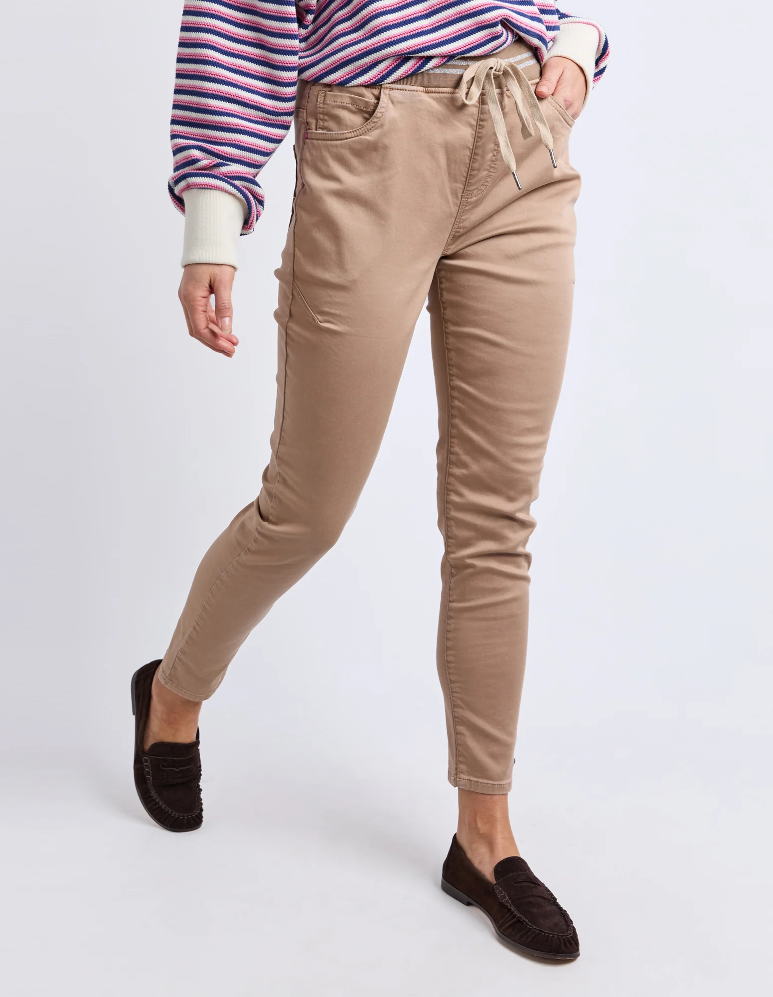 Margo Jogger Timeless Taupe - Image 5