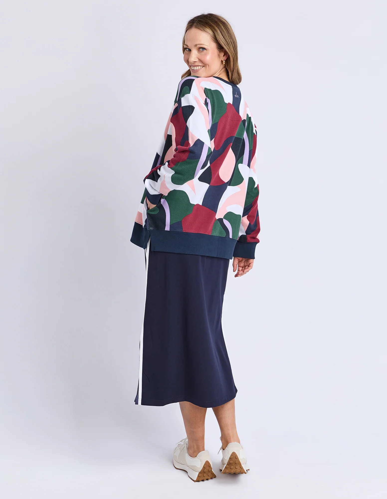Ronja Crew Abstract Print - Image 11