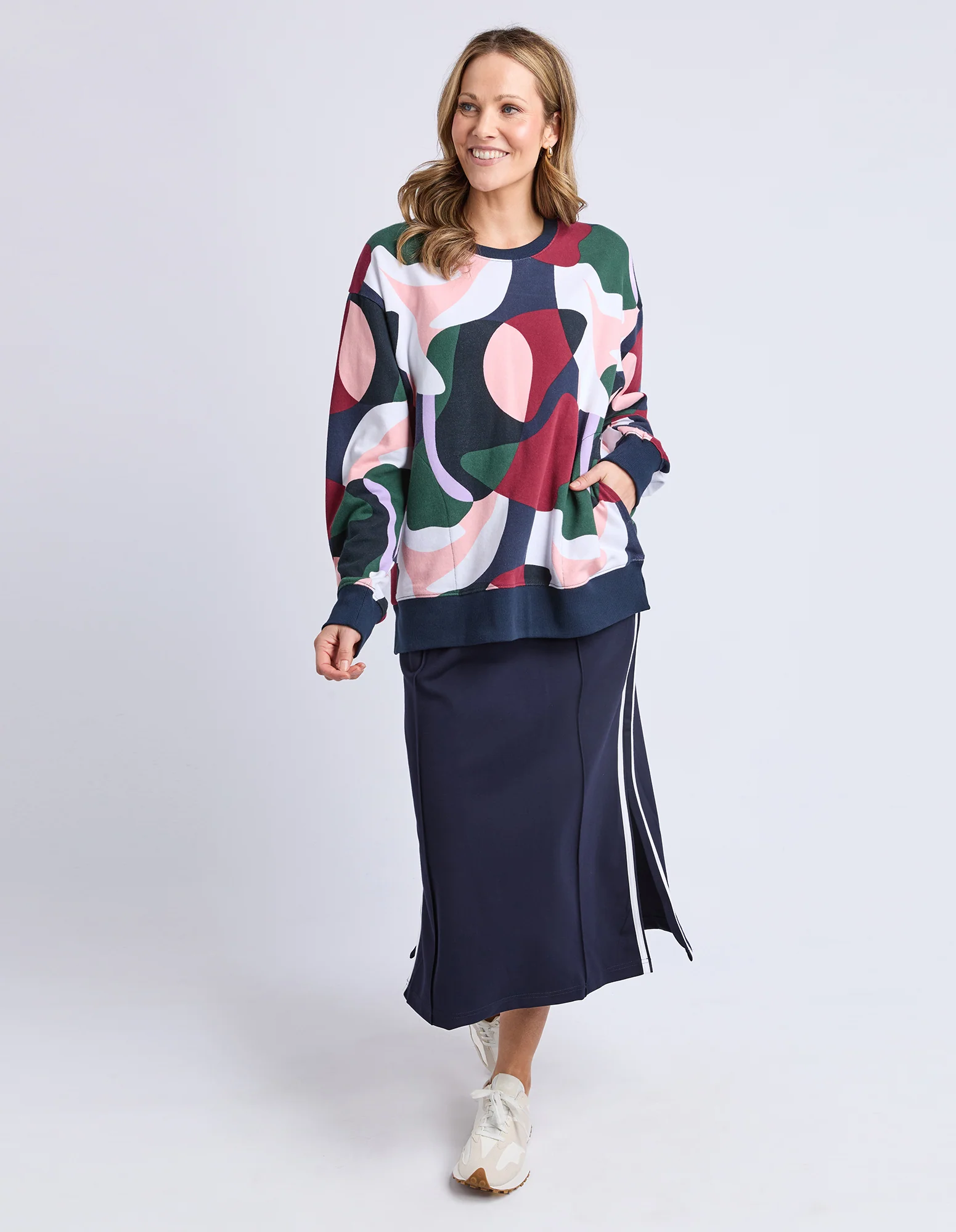 Ronja Crew Abstract Print - Image 12