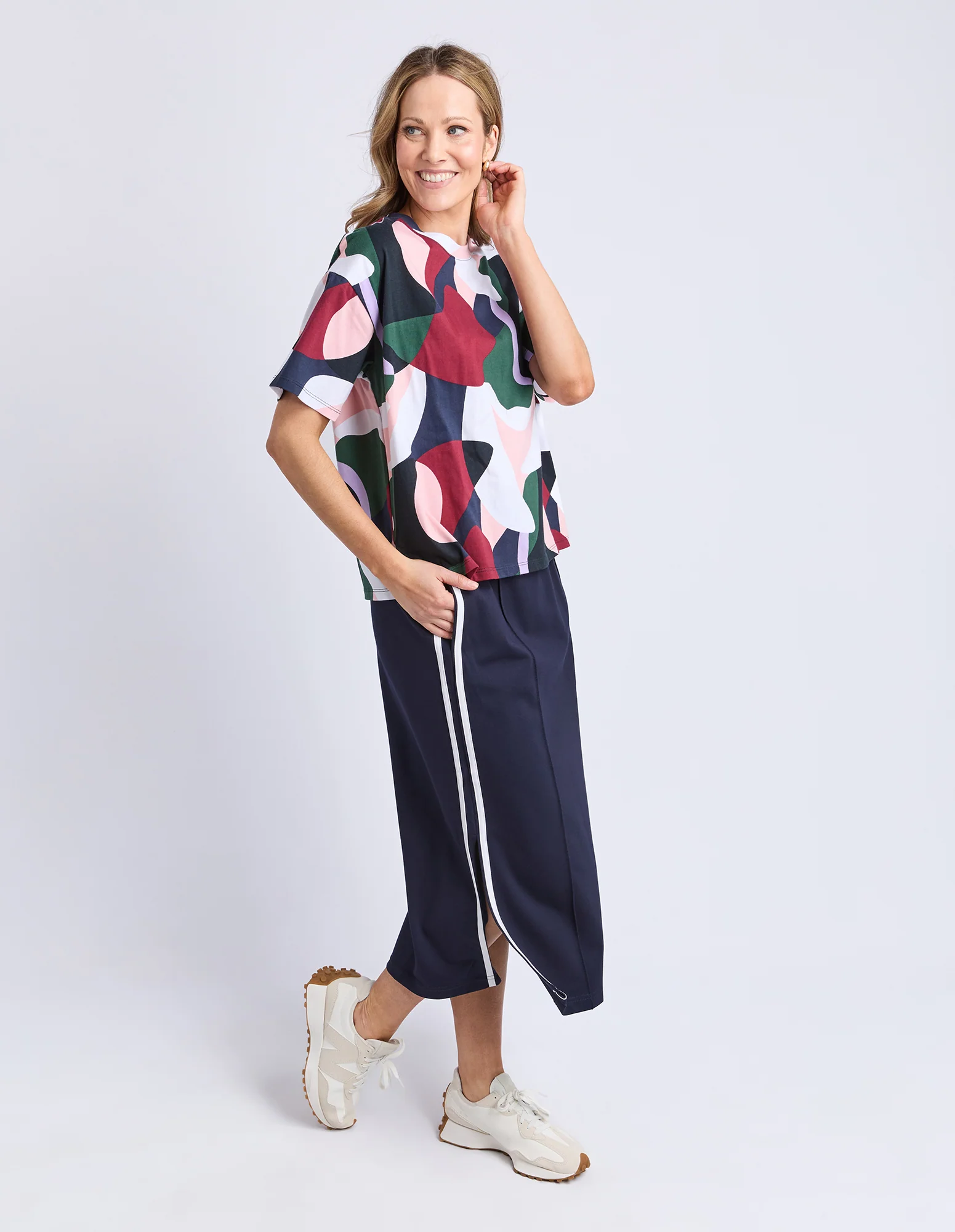 Ronja Tee Abstract Print - Image 8