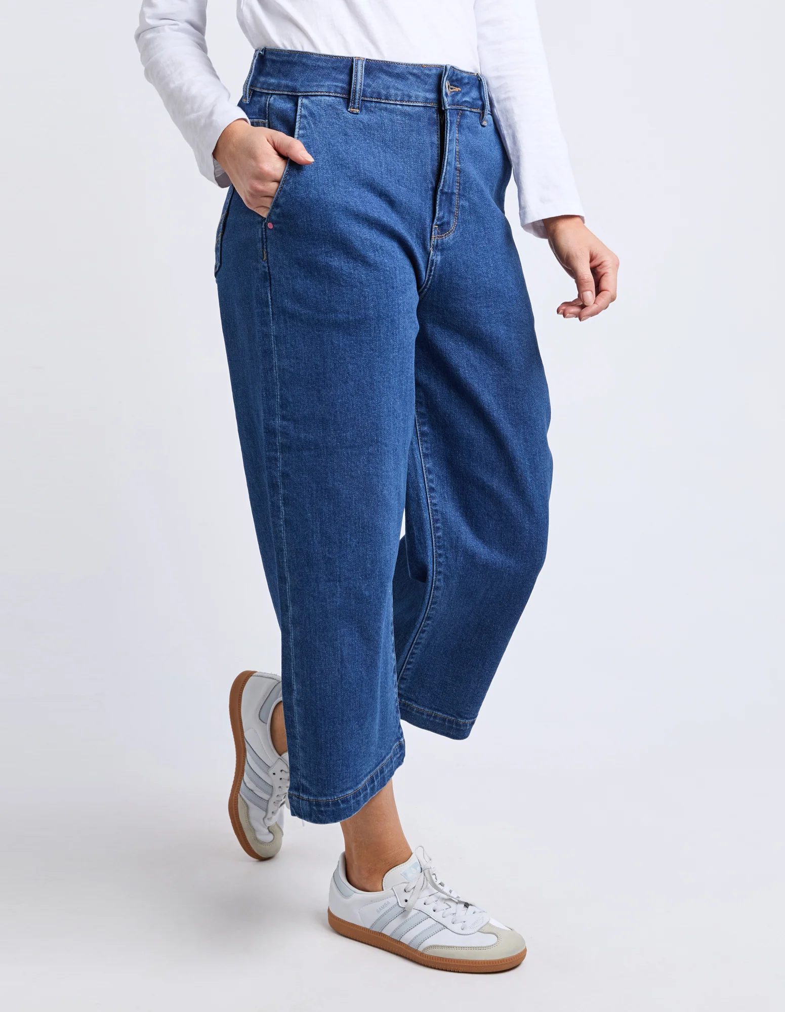Sidney Cropped Wide Leg Jean Dark Blue Wash - Image 4