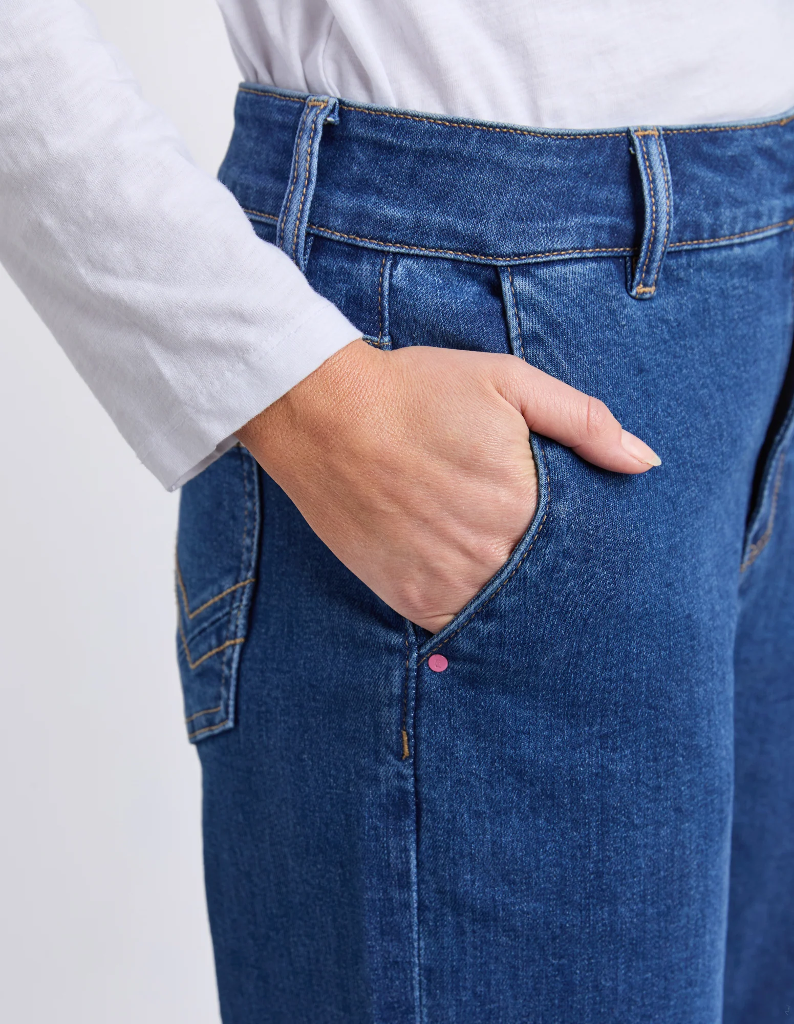 Sidney Cropped Wide Leg Jean Dark Blue Wash - Image 5