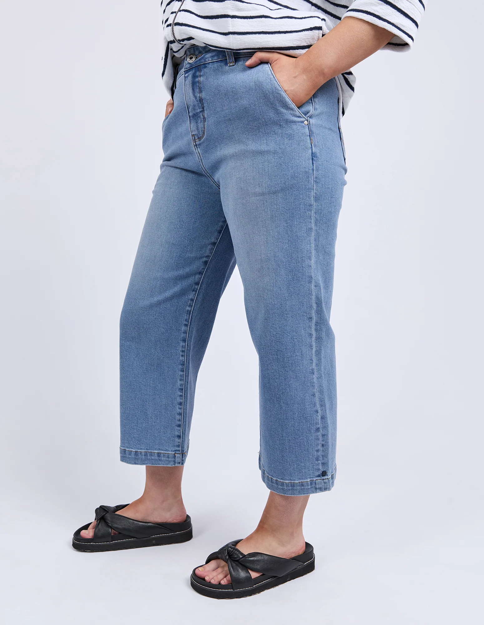 Sidney Cropped Wide Leg Jean Light Blue Wash - Image 4