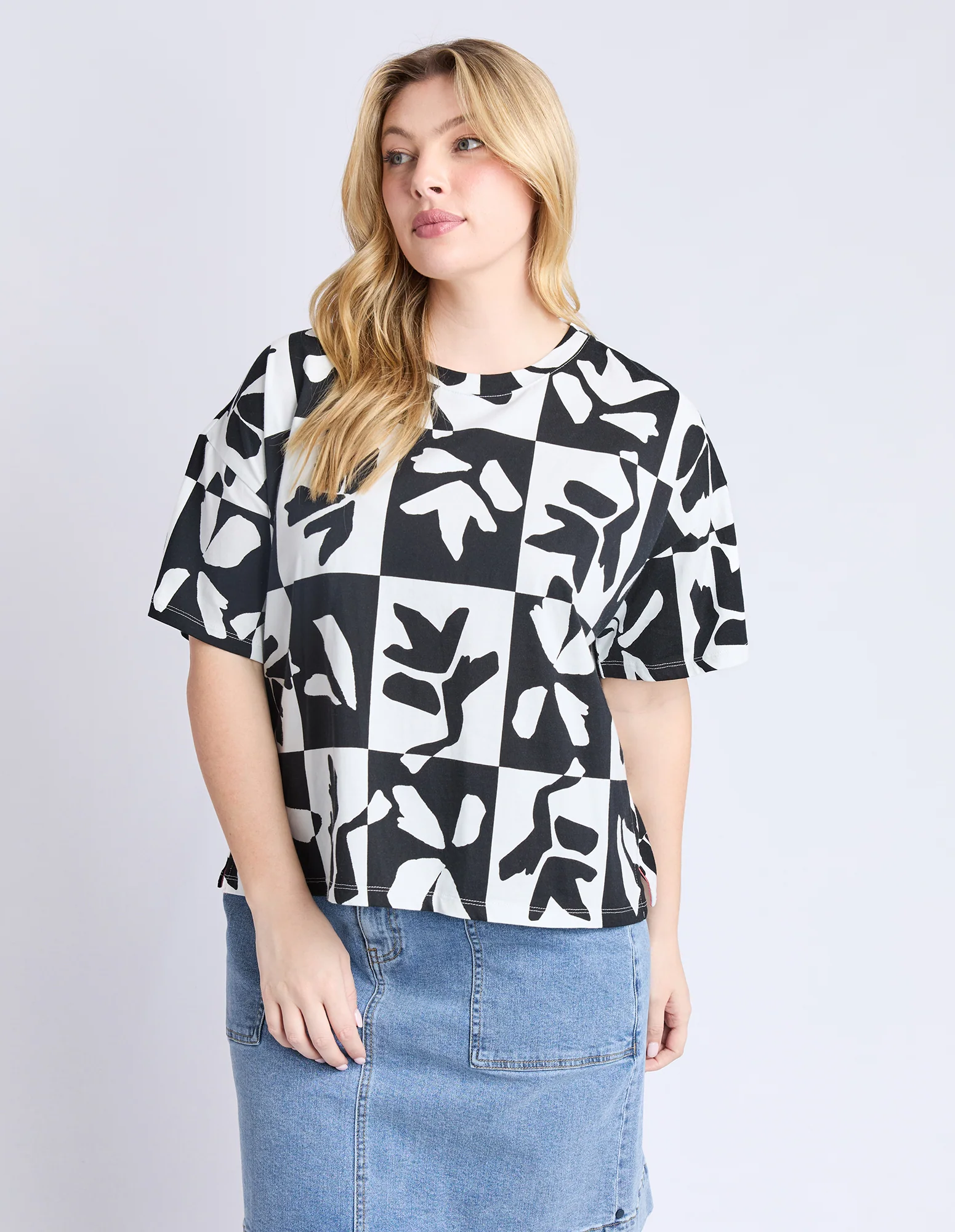 Splice Tee -  Yardage Prt - Image 5